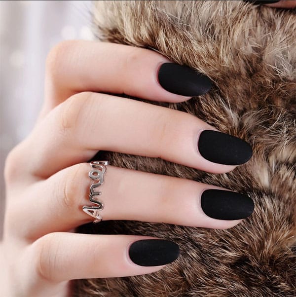 Black Round Nails