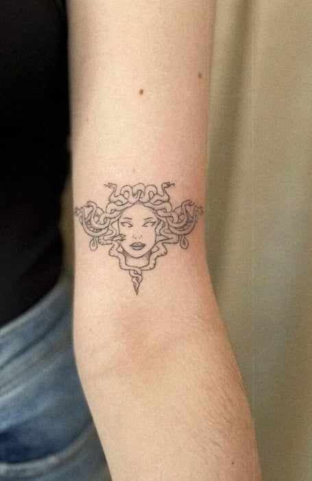 Tiny Medusa Tattoos (1)