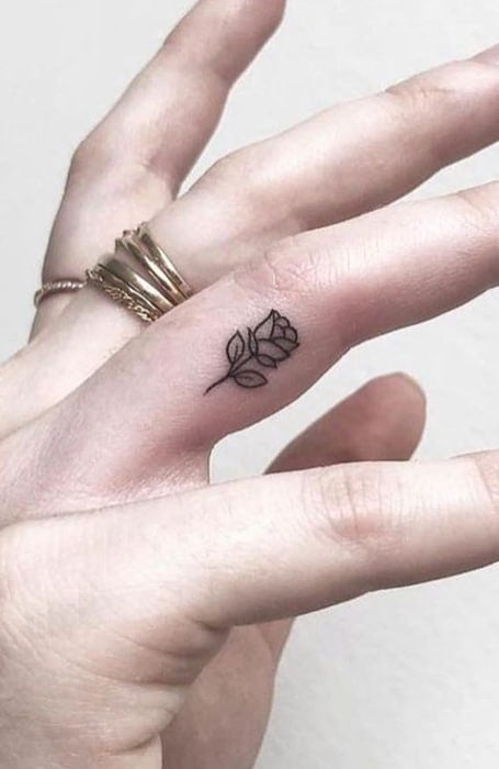 Tiny Rose Tattoos (1)