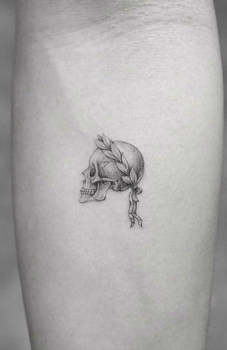 Tiny Skull Tattoos (1)