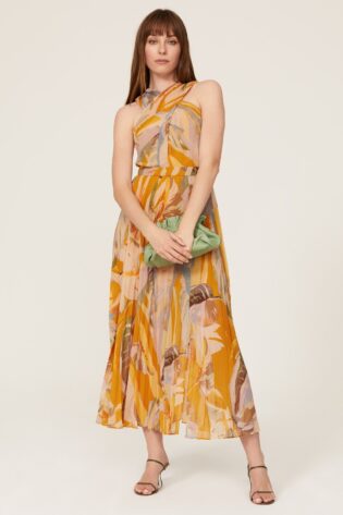 Beach Wedding Attire For Guests 4