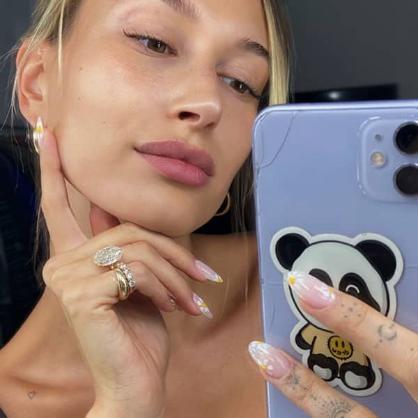 Hailey Bieber Daisy Nails