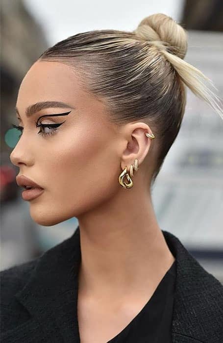 Chignon hairstyle  Wikipedia