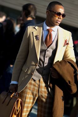 Photo by <a href="http://www.fashionwirepress.com//"rel="nofollow" target="_blank"> Vincenzo Grillo for FashionWirePress</a> Pitti Street Style 2015-11