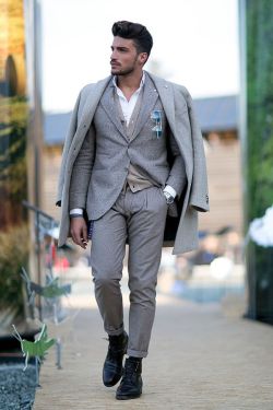 Photo by <a href="http://www.fashionwirepress.com//"rel="nofollow" target="_blank"> Vincenzo Grillo for FashionWirePress</a> Pitti Street Style 2015-16
