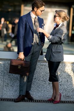 Photo by <a href="http://www.fashionwirepress.com//"rel="nofollow" target="_blank"> Vincenzo Grillo for FashionWirePress</a> Pitti Street Style 2015-18