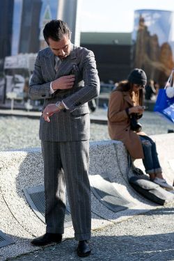 Photo by <a href="http://www.fashionwirepress.com//"rel="nofollow" target="_blank"> Vincenzo Grillo for FashionWirePress</a> Pitti Street Style 2015-6