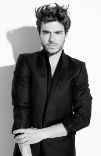 Mens Medium Length hairstyles and haircuts