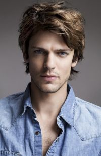 Mens Medium Length hairstyles and haircuts