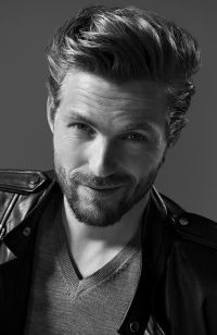 Mens Medium Length hairstyles and haircuts