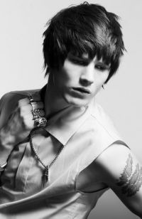 Mens Medium Length hairstyles and haircuts