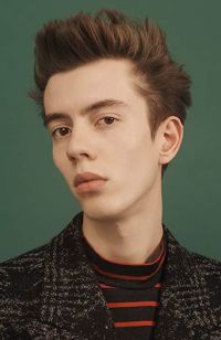 Mens Medium Length hairstyles and haircuts