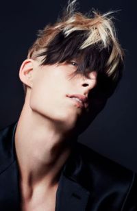 Mens Medium Length hairstyles and haircuts