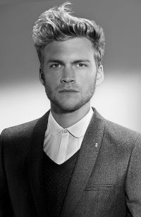 Mens Medium Length hairstyles and haircuts