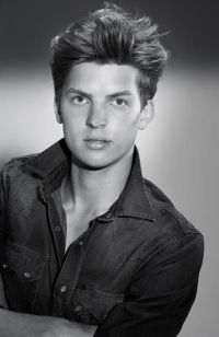 Mens Medium Length hairstyles and haircuts
