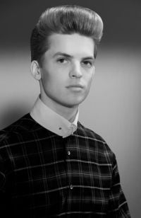 Mens Medium Length hairstyles and haircuts