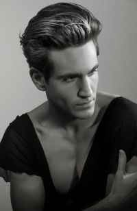 Mens Medium Length hairstyles and haircuts