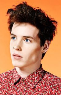 Mens Medium Length hairstyles and haircuts
