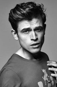 Mens Medium Length hairstyles and haircuts