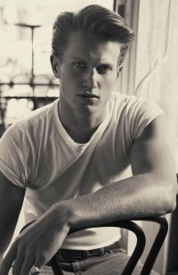 Mens Medium Length hairstyles and haircuts