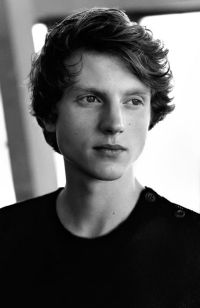 Mens Medium Length hairstyles and haircuts