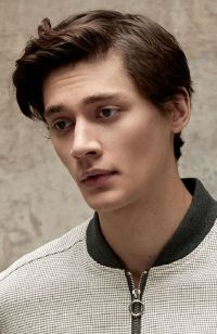 Mens Medium Length hairstyles and haircuts