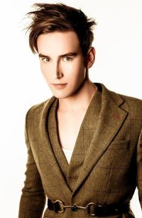 Mens Medium Length hairstyles and haircuts