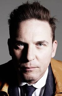 Mens Medium Length hairstyles and haircuts