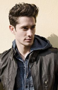 Mens Medium Length hairstyles and haircuts