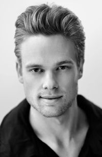 Mens Medium Length hairstyles and haircuts