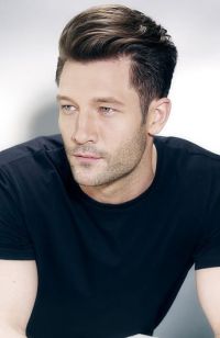 Mens Medium Length hairstyles and haircuts
