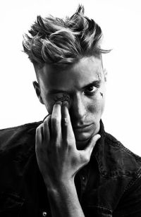 Mens Medium Length hairstyles and haircuts