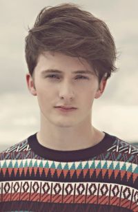 Mens Medium Length hairstyles and haircuts