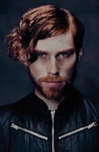 Mens Medium Length hairstyles and haircuts