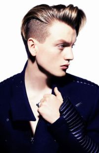 Mens Medium Length hairstyles and haircuts