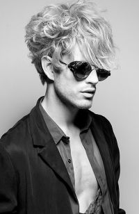 Mens Medium Length hairstyles and haircuts