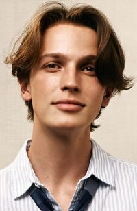 Mens Medium Length hairstyles and haircuts
