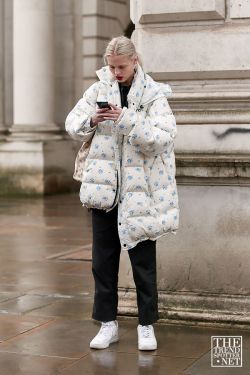 London Fashion Week Autumn Winter 2020 Street Style 77